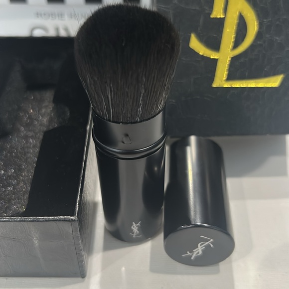 Fashion Jewelry Black and Gold make-up brush - Picture 3 of 3